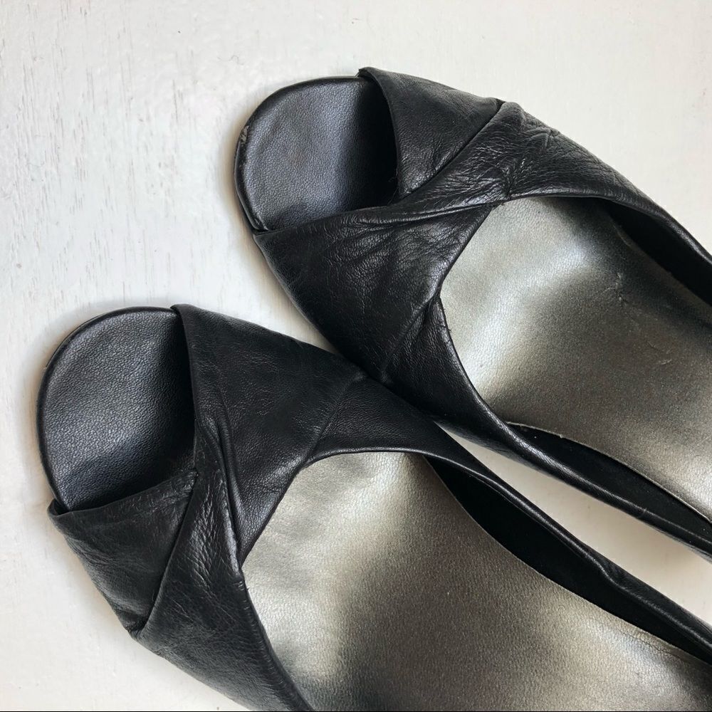 Nine West Set of 3 Pairs of Size 7 Shoes (Flawed) - Picture 5 of 17